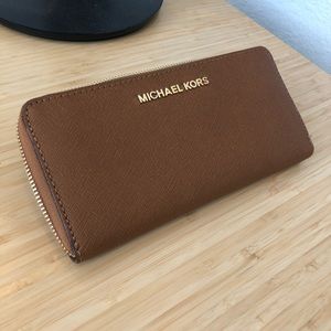 Michael Kors wallet, like new!